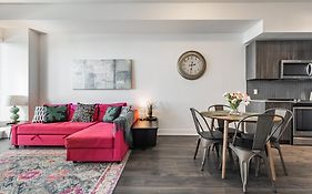 Spacious Condo By Lake Close To Toronto Pearson Airport, Free Parking!